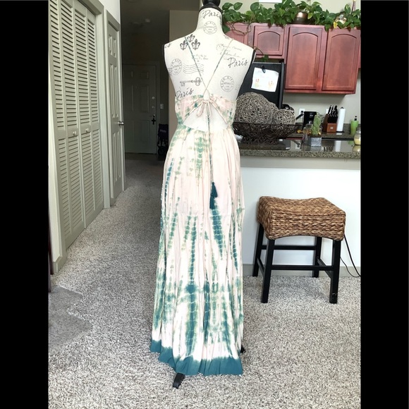 🏝 LuLu’s Tie-Dyed Maxi Dress 🏝 - Picture 3 of 11
